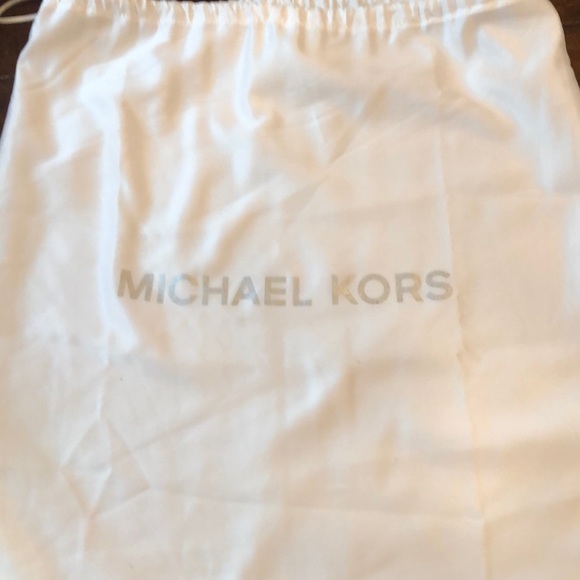 Miacheal Kors - Picture 6 of 8